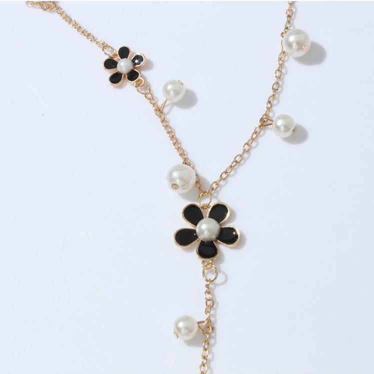Women's Korean Five Faces Small Flower Tassel Five-leaf Sweater Chain Necklaces