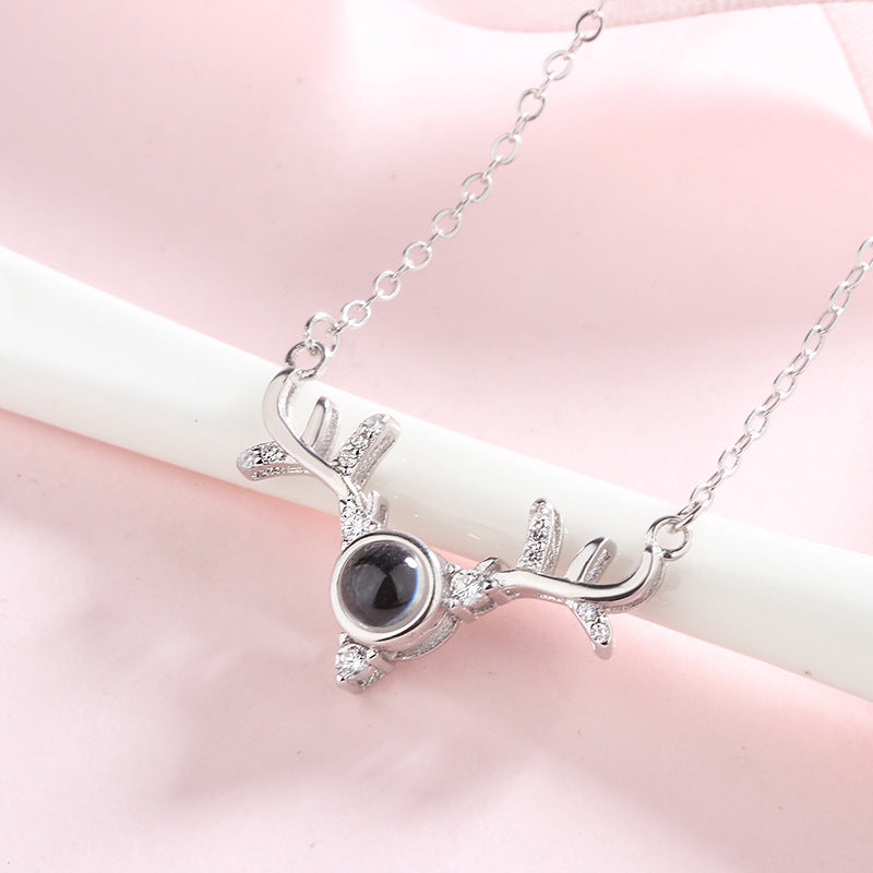 Yi Lu Has Your Female Love Necklaces