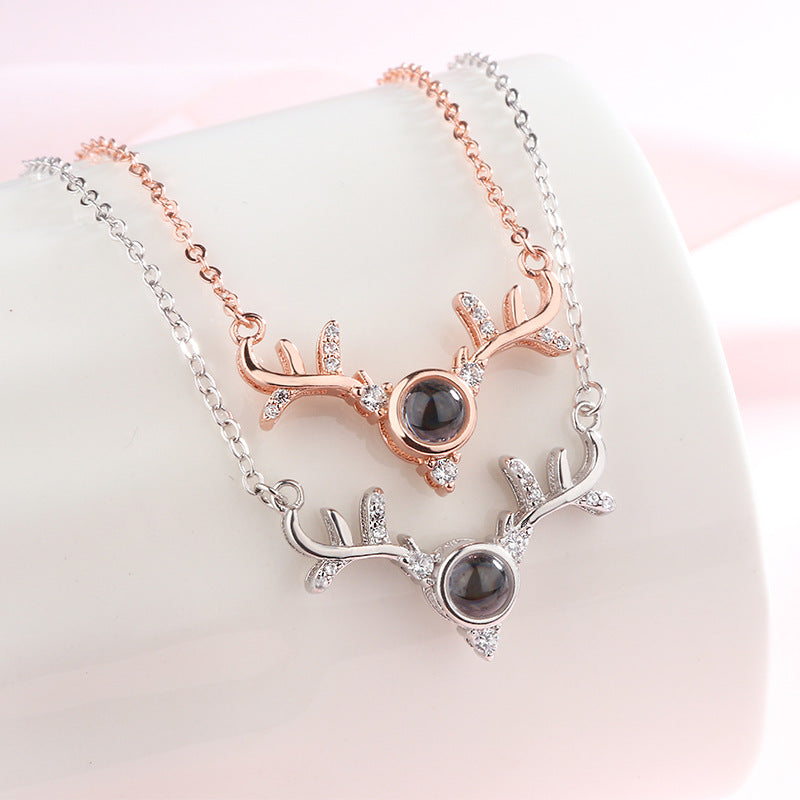 Yi Lu Has Your Female Love Necklaces