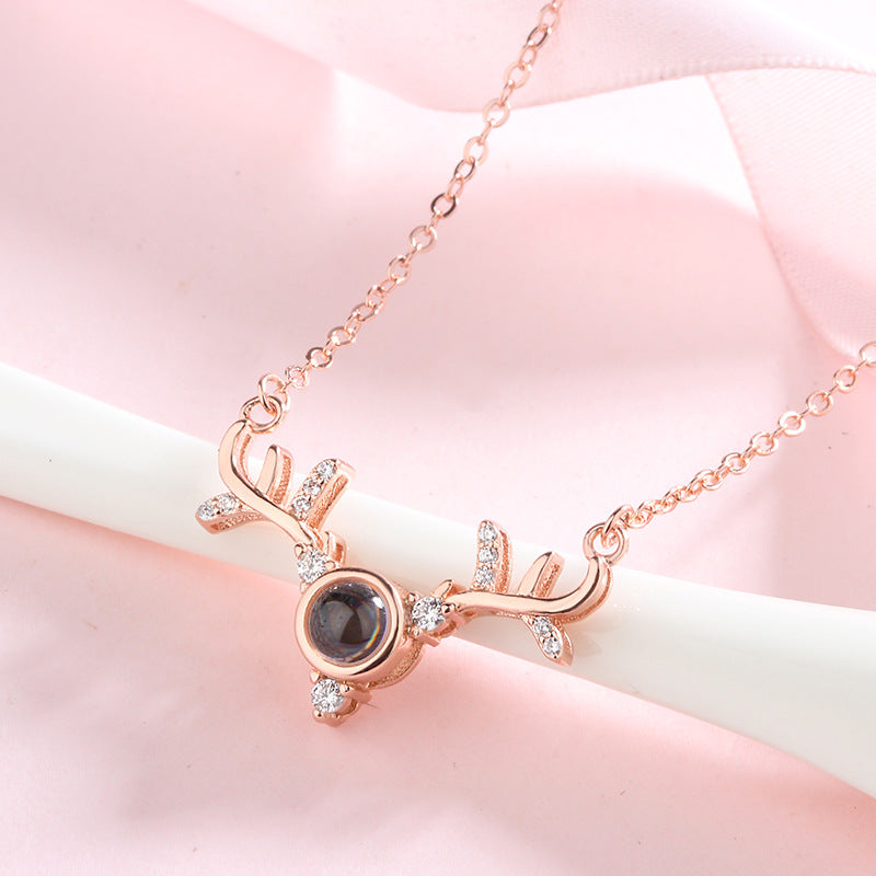 Yi Lu Has Your Female Love Necklaces