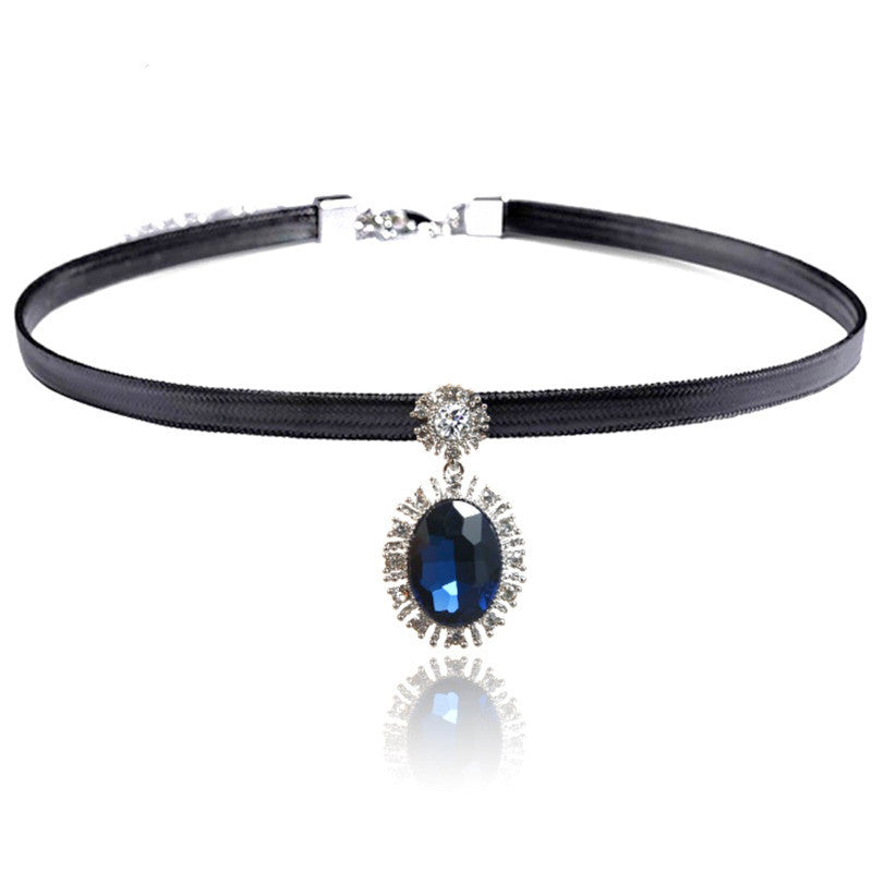 Women's Crystal Fashionable Clavicle Chain Neck Short Collar