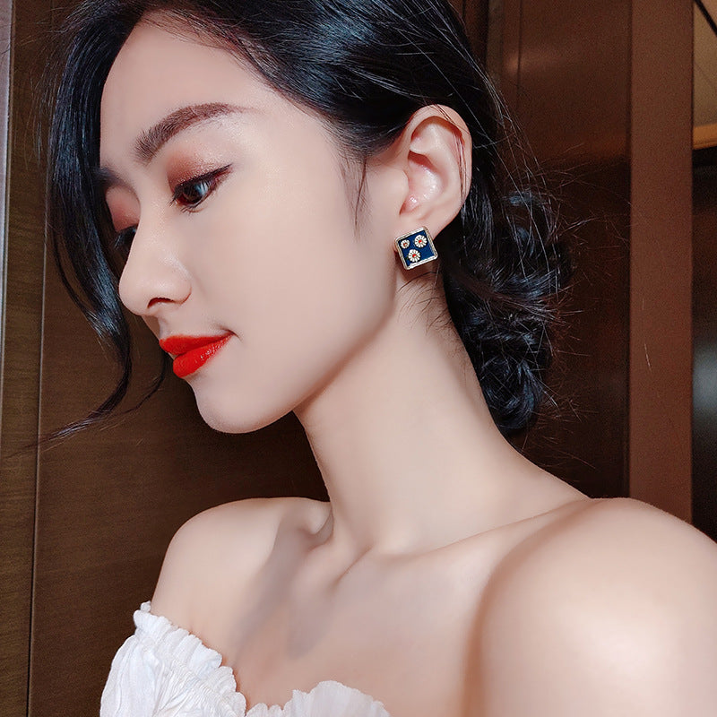 Women's Ink Blue Retro Little Daisy Temperament Sier Ear Earrings