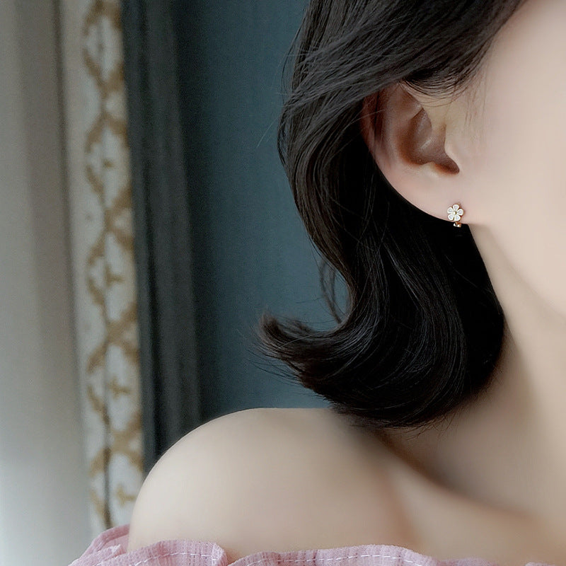Sterling Sier Retro Daisy Simple Niche Design Wind Earrings