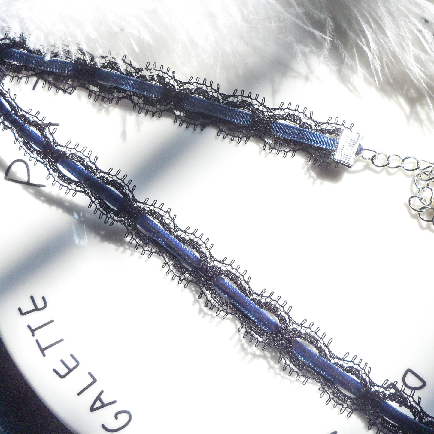 Women's Design Ornament Elegant Lace Veet Wave Necklaces