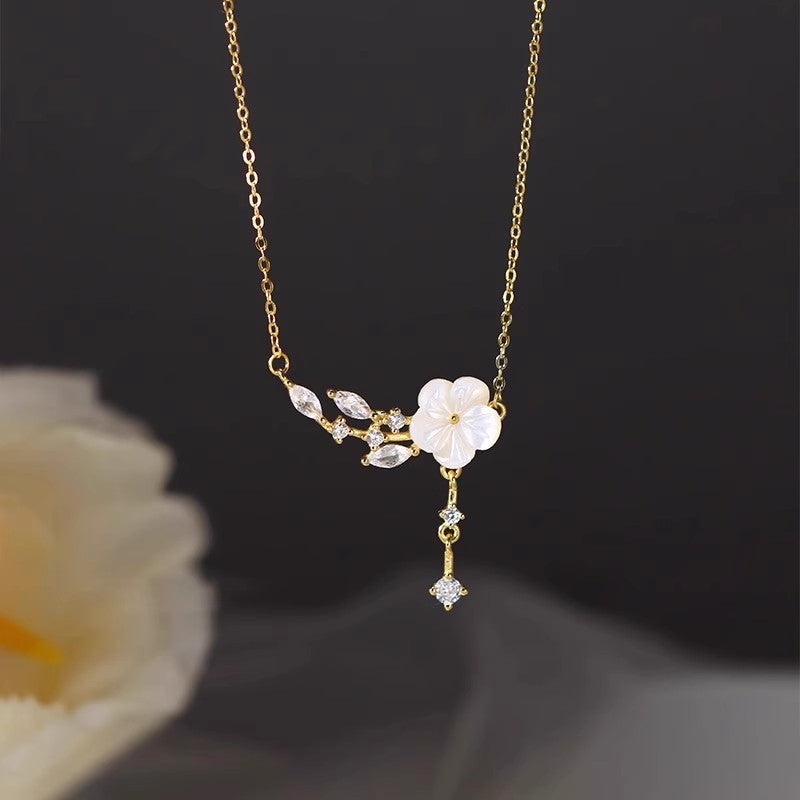 Sier Camellia Light Luxury Minority High-grade Valentine's Day Necklaces