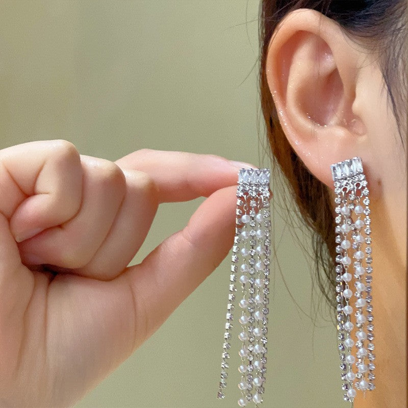 Women's Luxurious Style Long Fringed Pearl Niche Design Earrings