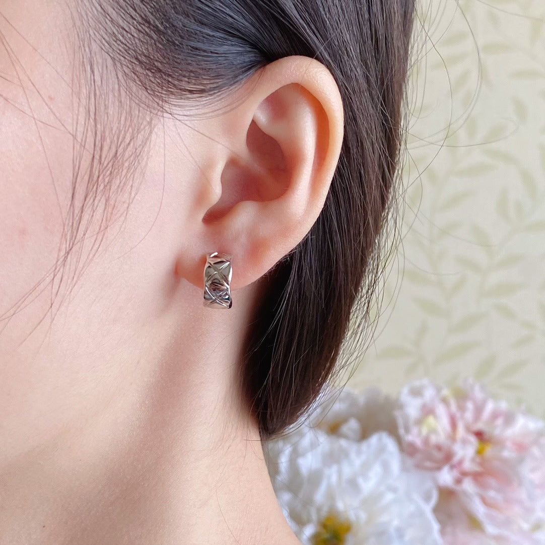 Women's Glossy Rhombus Plaid No Rhinestone Carved Light Luxury Earrings