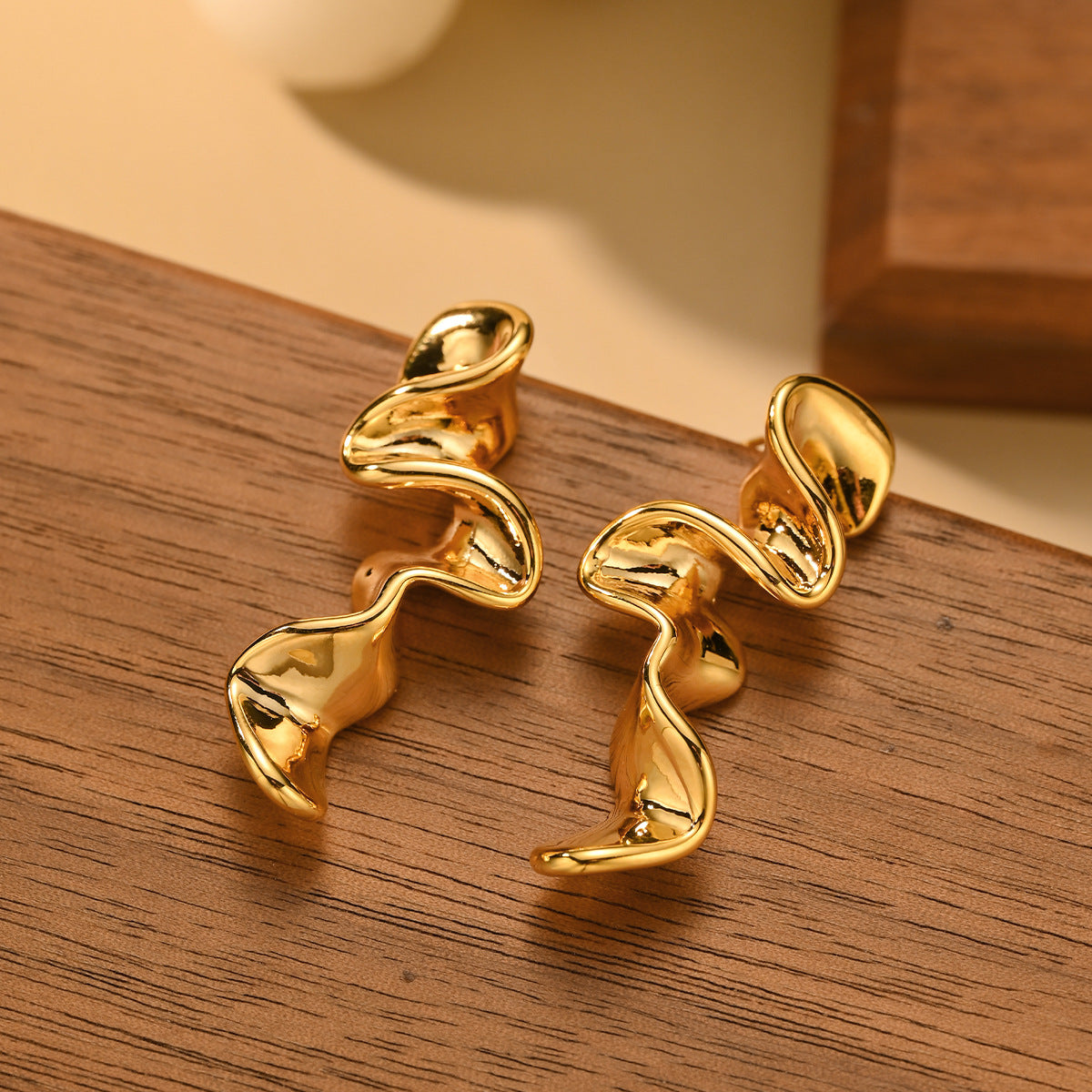 Women's Needle Round Irregular Vintage Metal High Earrings
