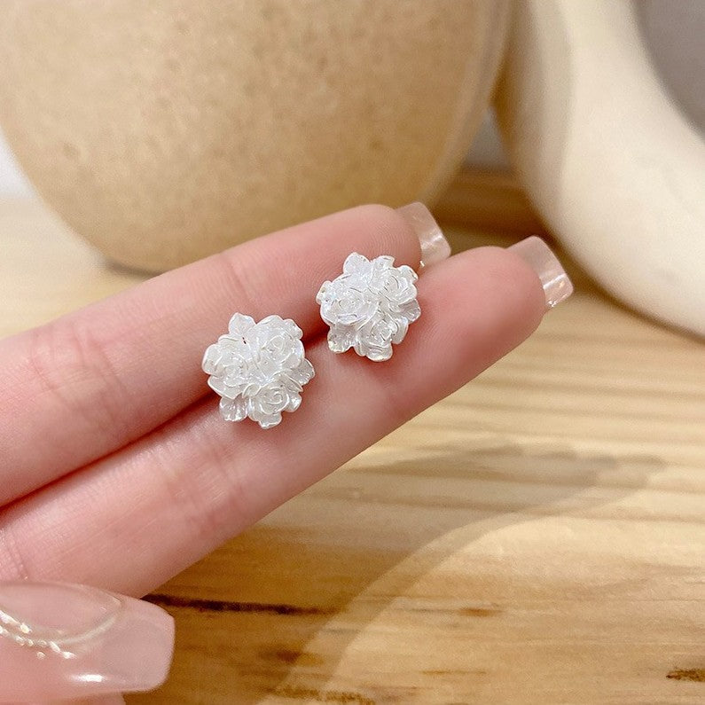 Women's Creative Simple Pearl Vintage Ornament Earrings
