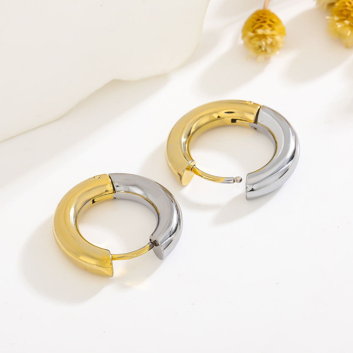 High-grade Simple Circle Coil Two-color Fashion Titanium Steel Earrings