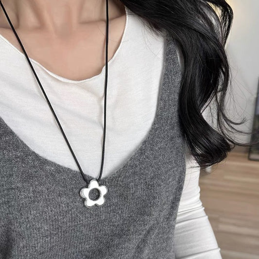 Simple Flower Fashionable Elegant Female High-grade Necklaces