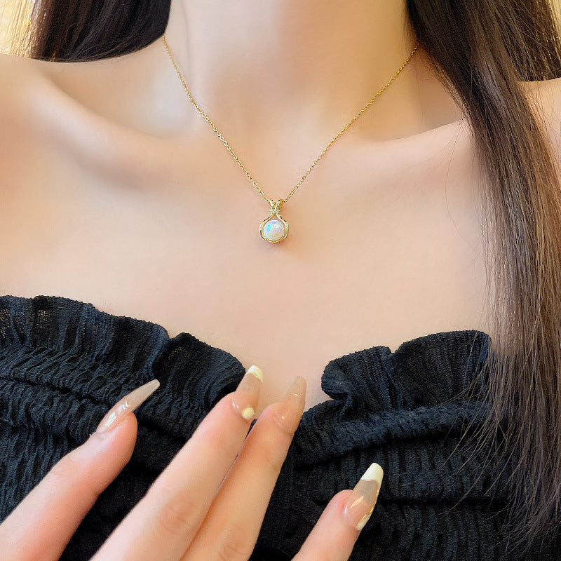Women's Attractive Fashionable Pearl Clavicle Love Necklaces