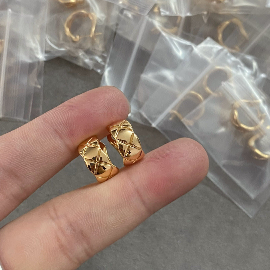Women's Glossy Rhombus Plaid No Rhinestone Carved Light Luxury Earrings