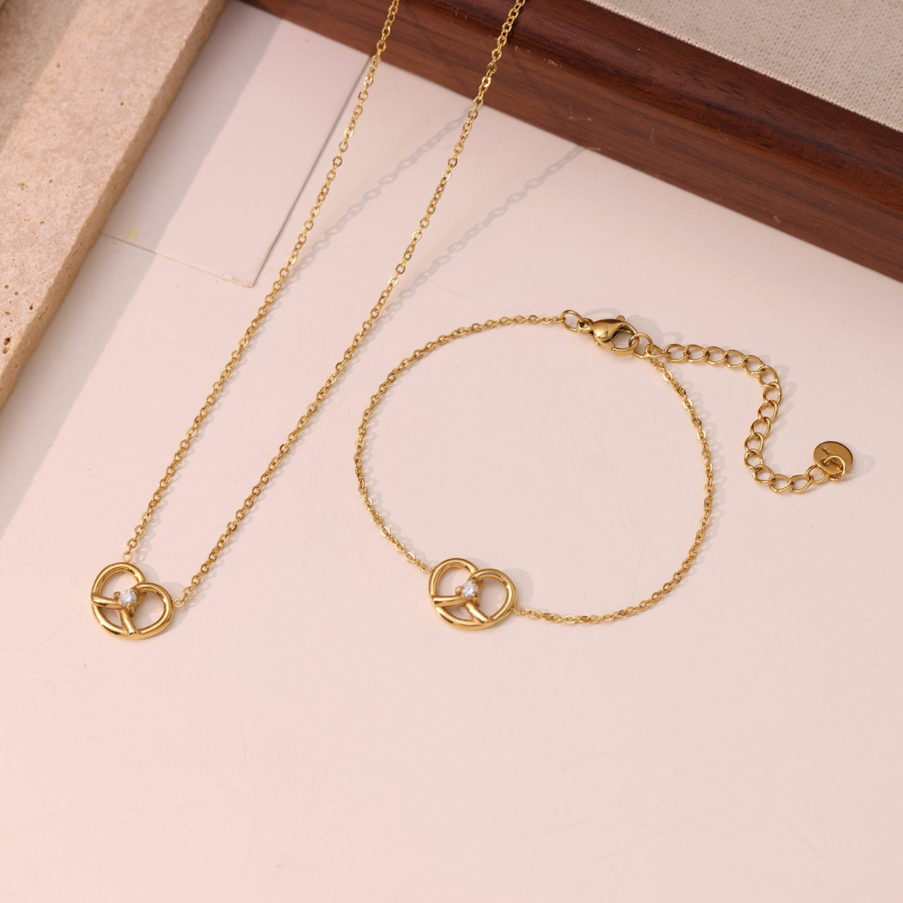 Fashionable Classic Style High-grade Light Luxury Titanium Necklaces