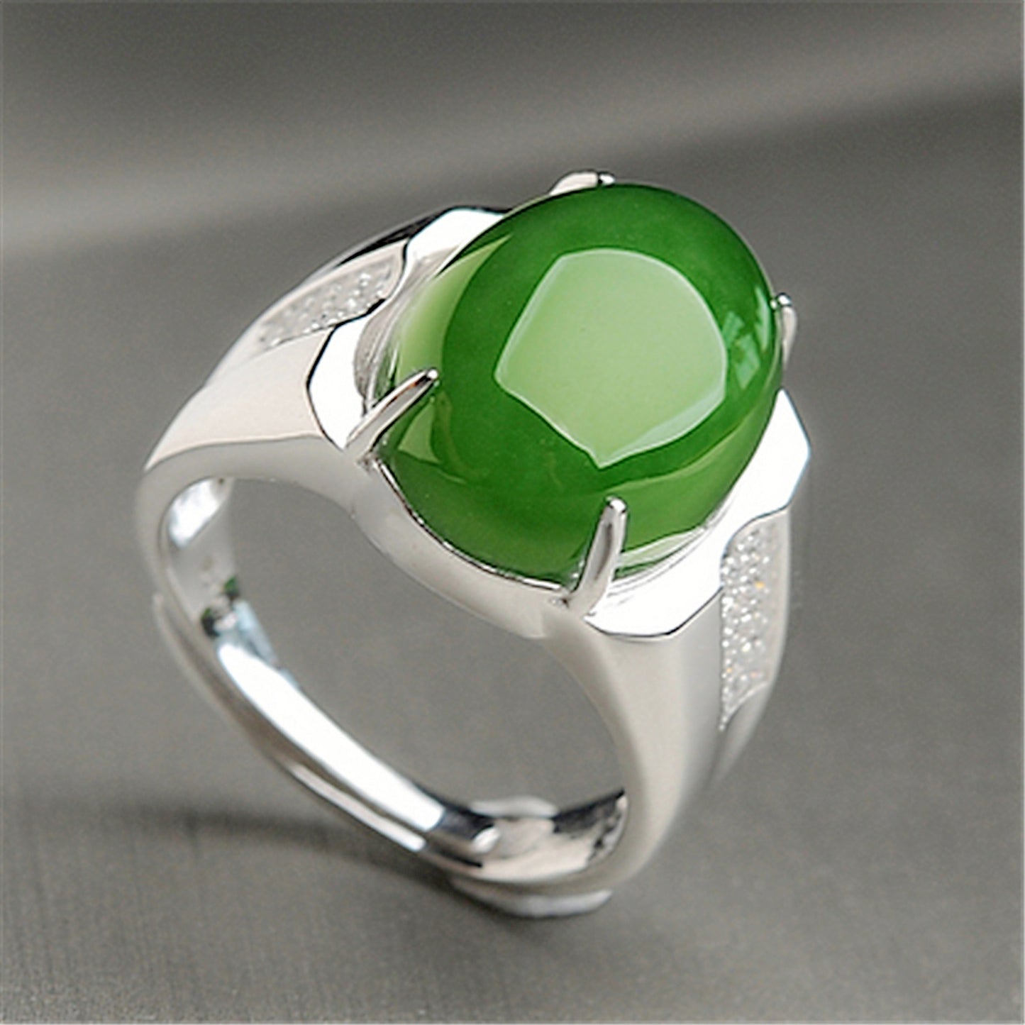 Live Broadcast Emerald Boss Delicate Oily Green Chalcedony Rings