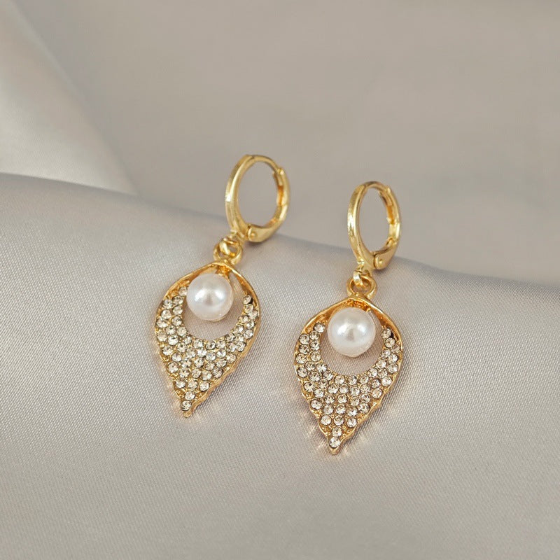 Women's Creative Simple Pearl Vintage Ornament Earrings
