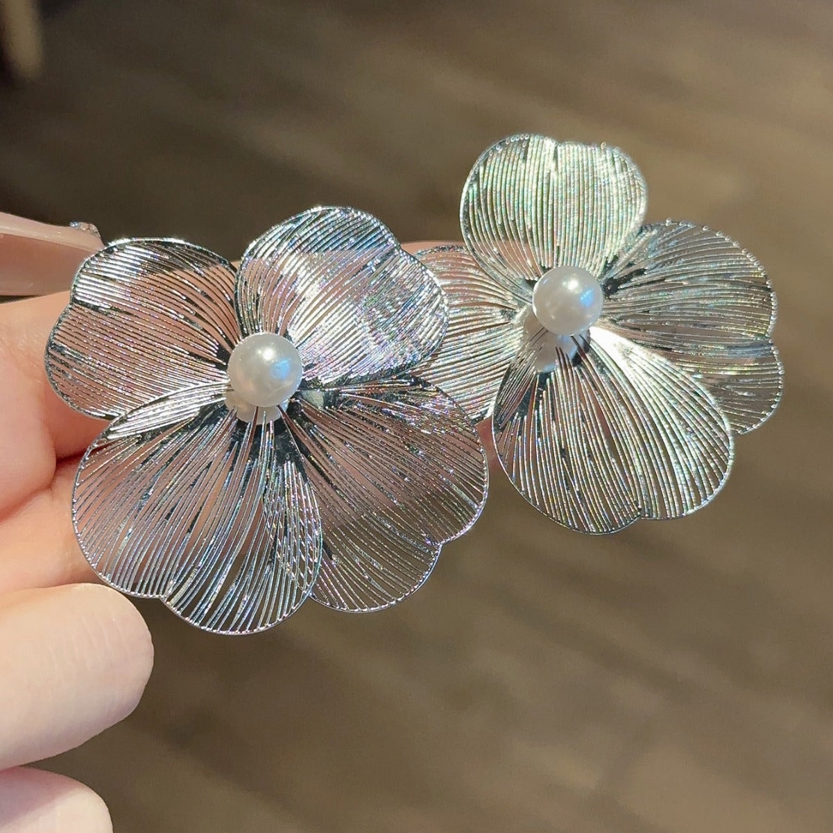 Simple Metal Flower Elegant Niche Temperament Earrings