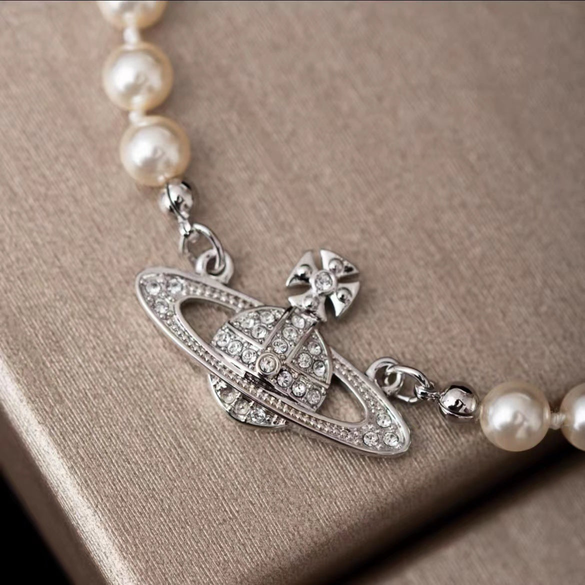 The West Vivian Saturn Pearl Clavicle Chain Necklaces