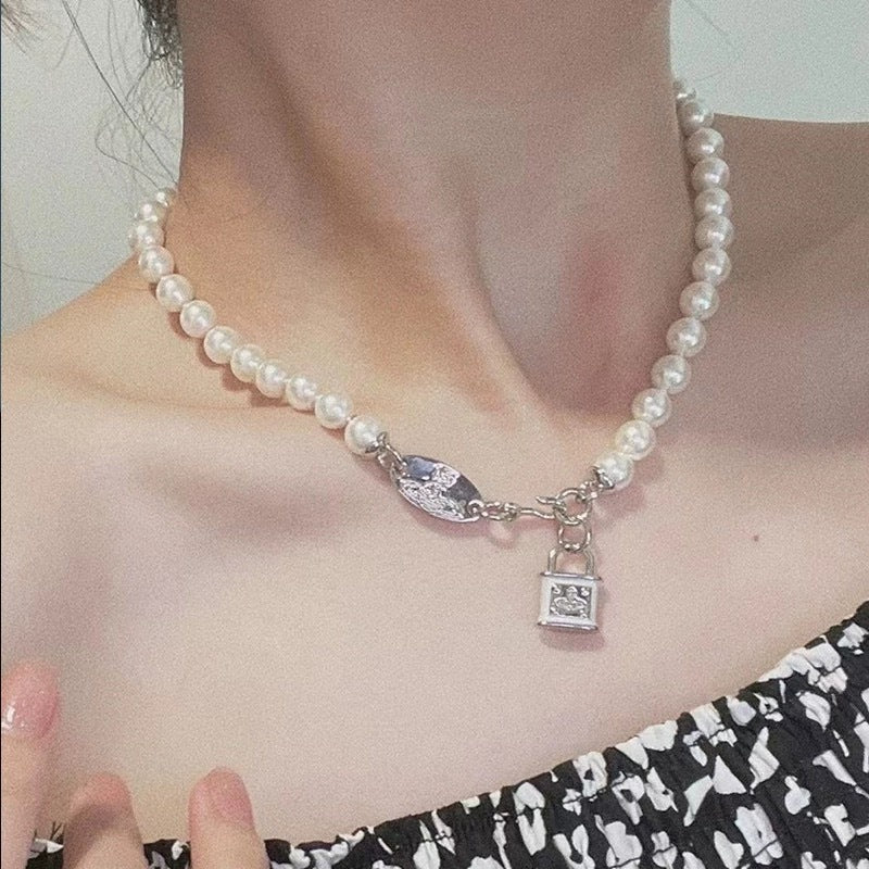 Queen Mother Female Retro Patchwork Pearl Gold Lock Necklaces