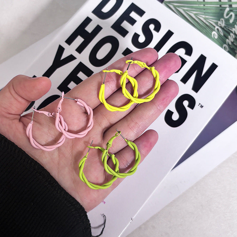 Niche High-grade Winding Circle Metal Candy Earrings