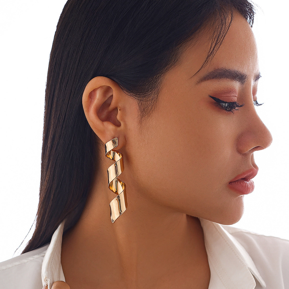 Ornament Simple Niche Spiral Pattern Conch Earrings
