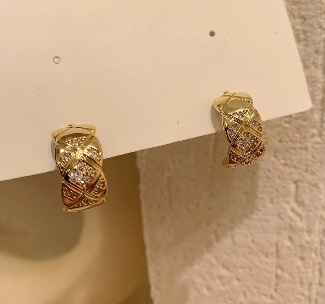 Women's Glossy Rhombus Plaid No Rhinestone Carved Light Luxury Earrings