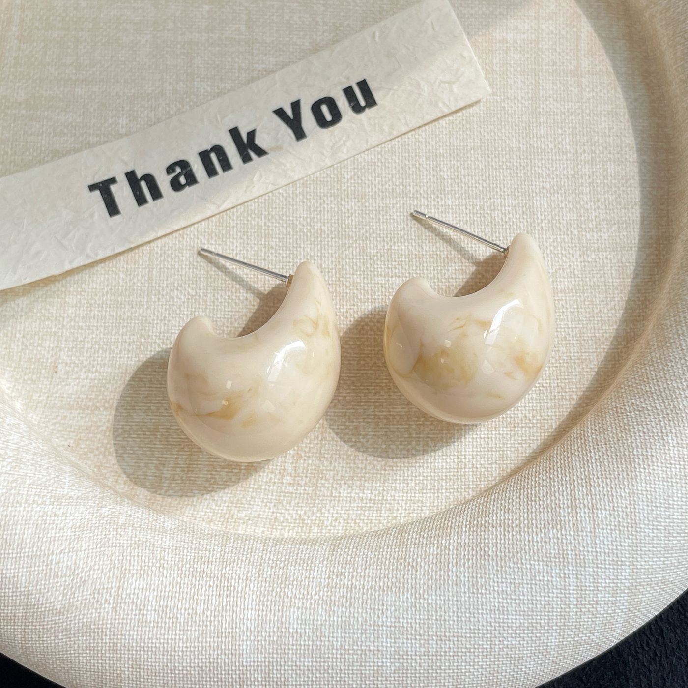 White Water Drop Vintage Geometric Texture Earrings