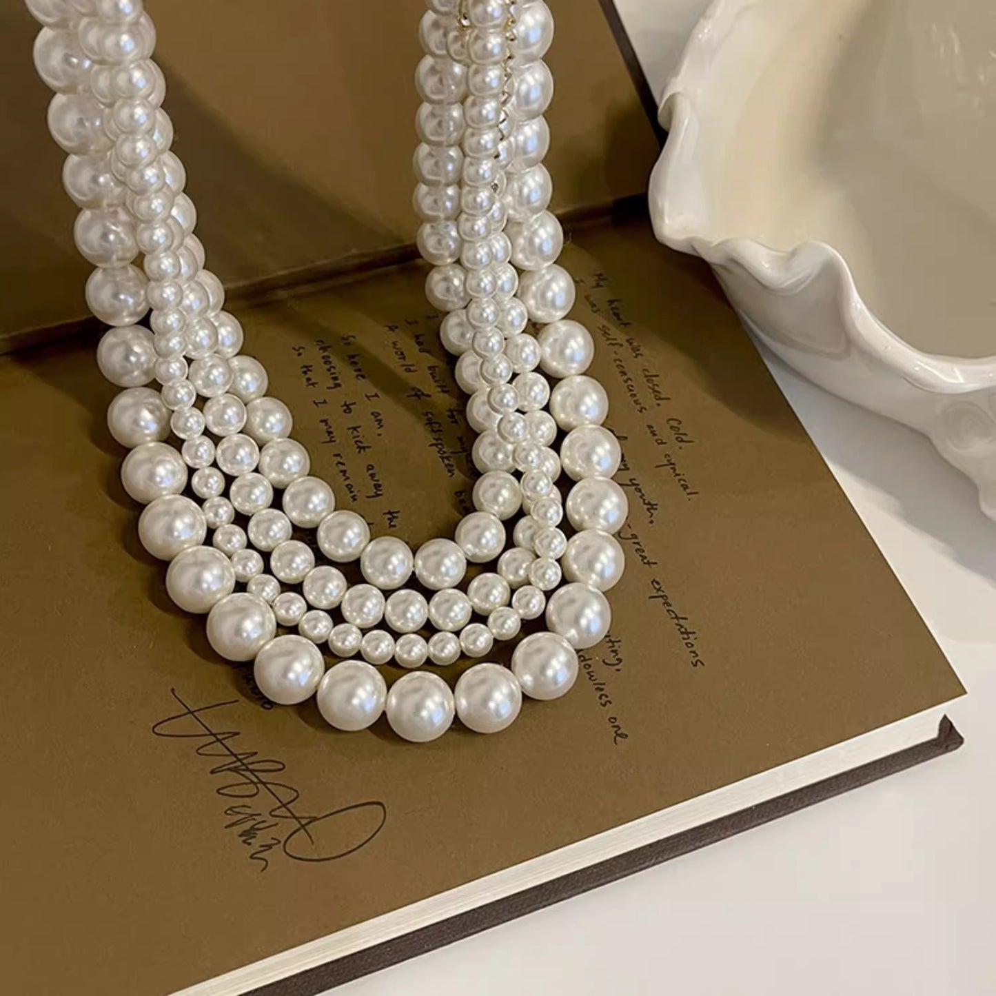 Women's Light Luxury Imitation Elegant Graceful Clavicle Necklaces