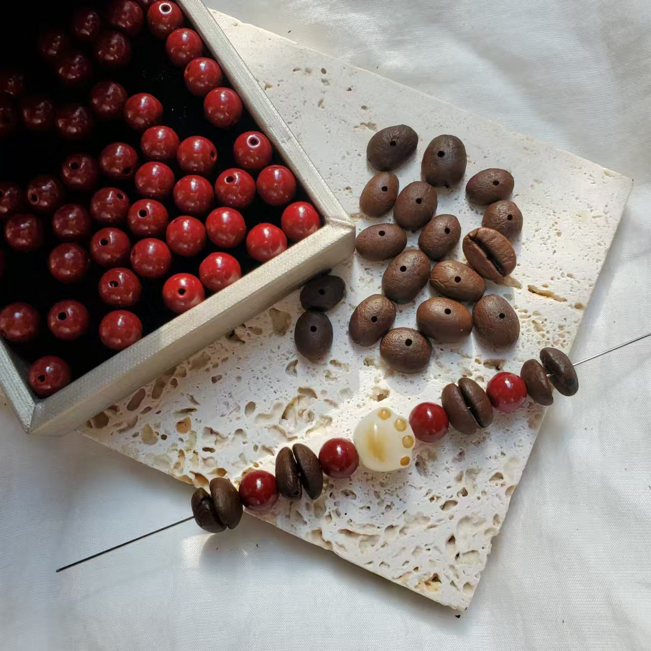 One Thousand Pieces Per Bottle Get Bracelets