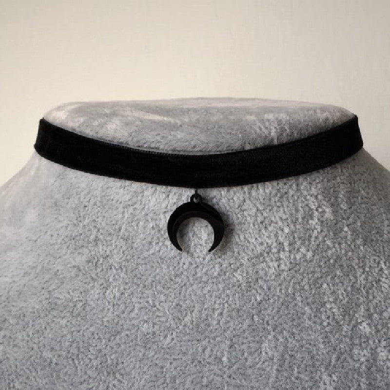 Black Veet Clavicle Moon Cute Fashion Collar