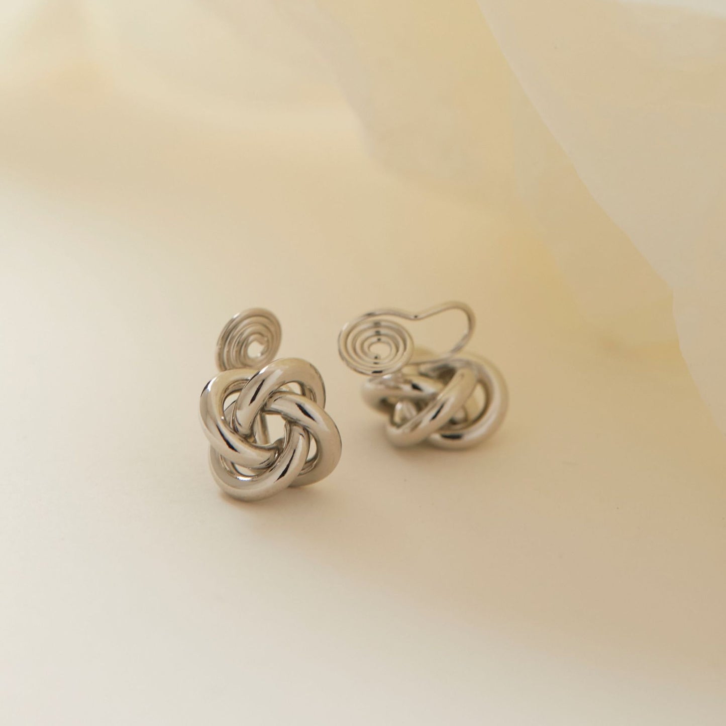 Winding Twist Simple Design Minority Hollow Earrings
