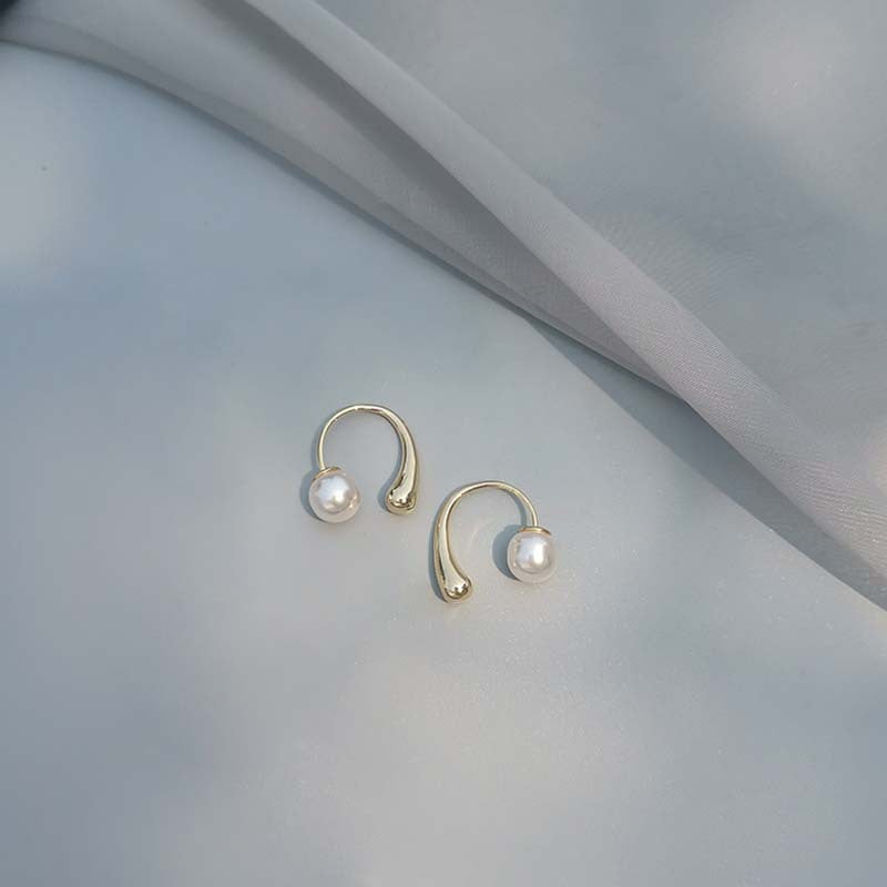 Women's Simple Metal Pearl For Design Light Earrings