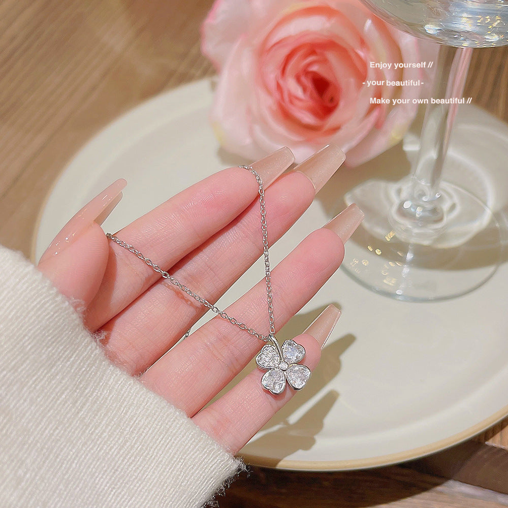 Petal Clavicle Chain Female High-grade Light Luxury Necklaces