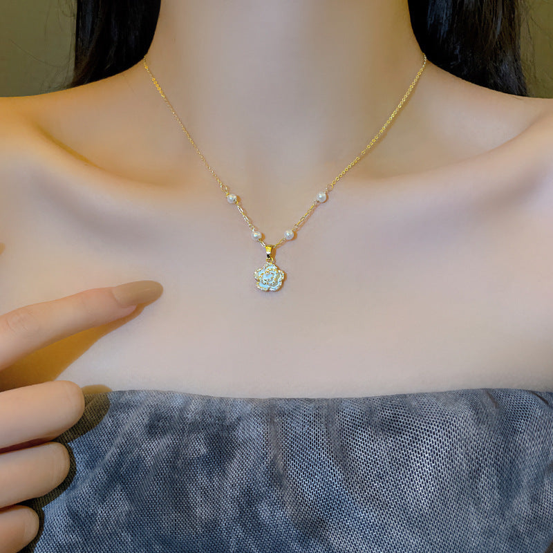 Women's Attractive Fashionable Pearl Clavicle Love Necklaces