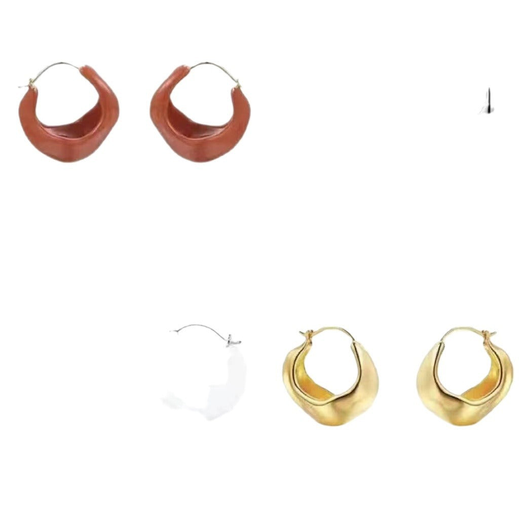 Women's White High-grade Retro Graceful Design Earrings