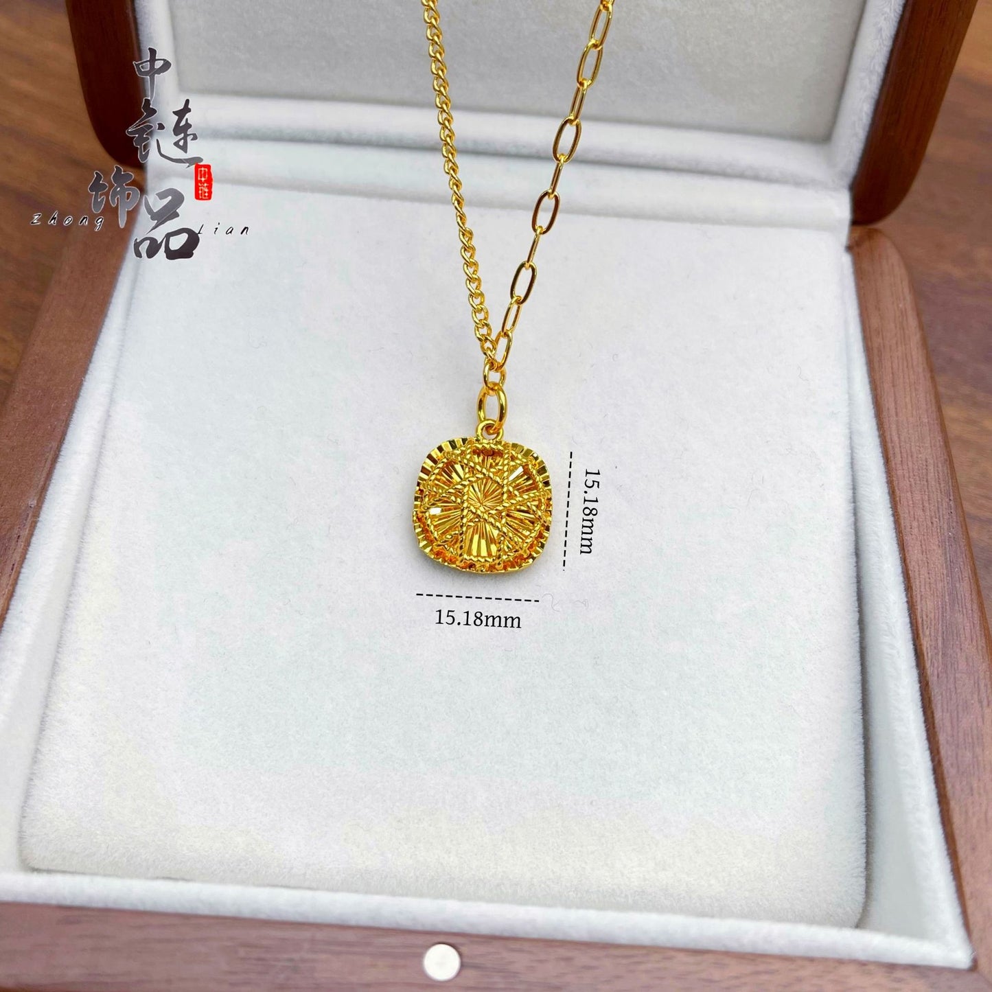 Flash Small Sugar Cube Light Luxury Necklaces