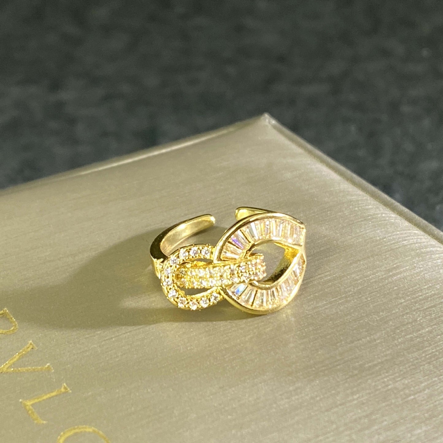 Hollow Zircon Roman Female Cold Style Couple Design Rings