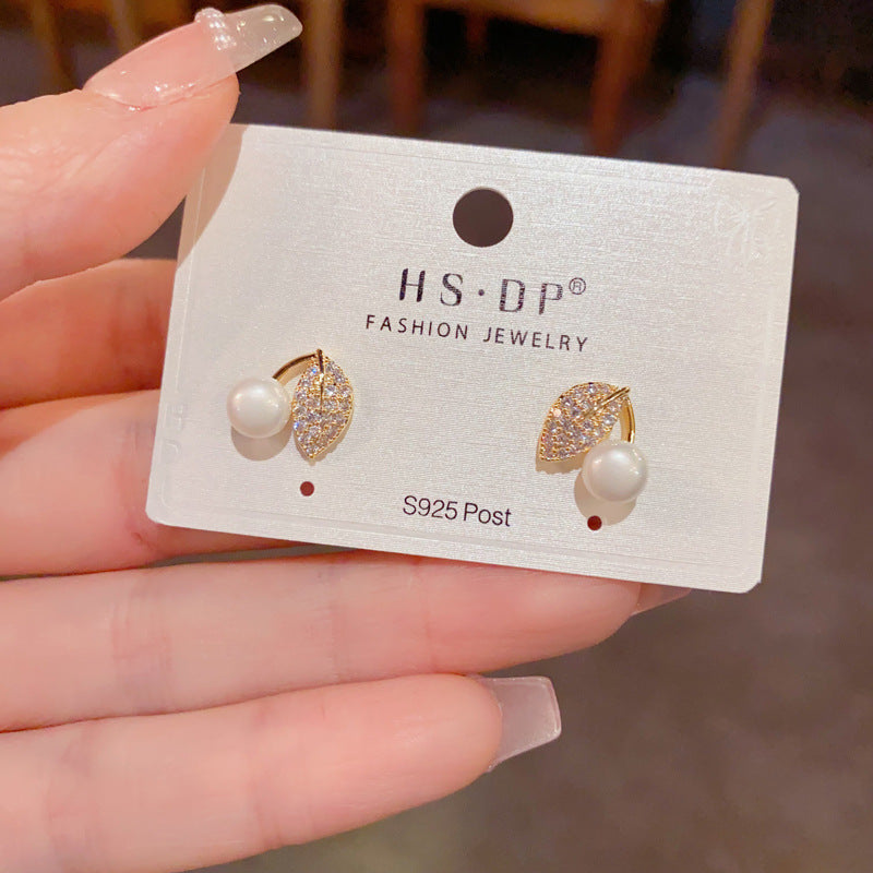 Women's Fashion Small Diamond Leaf Pearl For Niche Temperament Minimalist Earrings