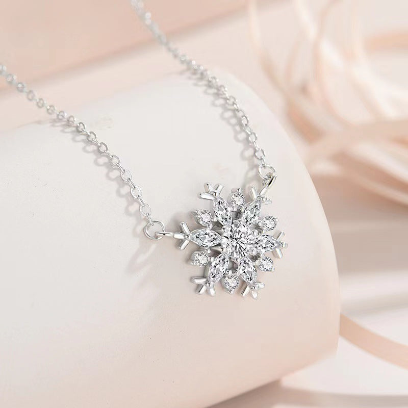 Snowflake Design Light Luxury Clavicle Chain Pendants