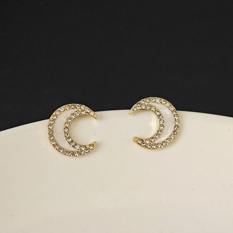Women's Creative Simple Pearl Vintage Ornament Earrings