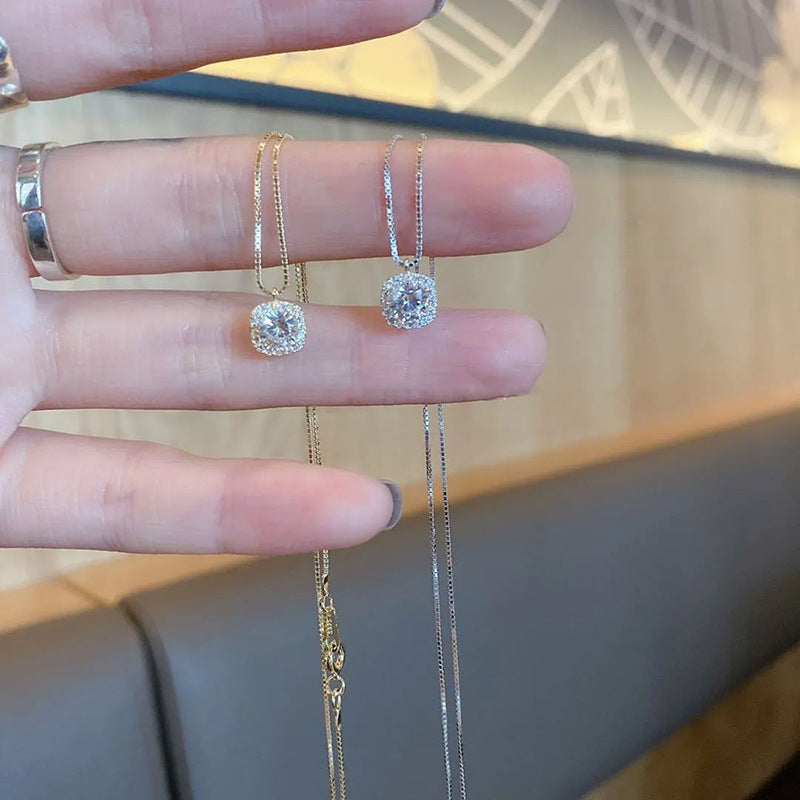 Women's Sugar Cube Light Luxury Simplicity Design Clavicle Chain Full Of Necklace