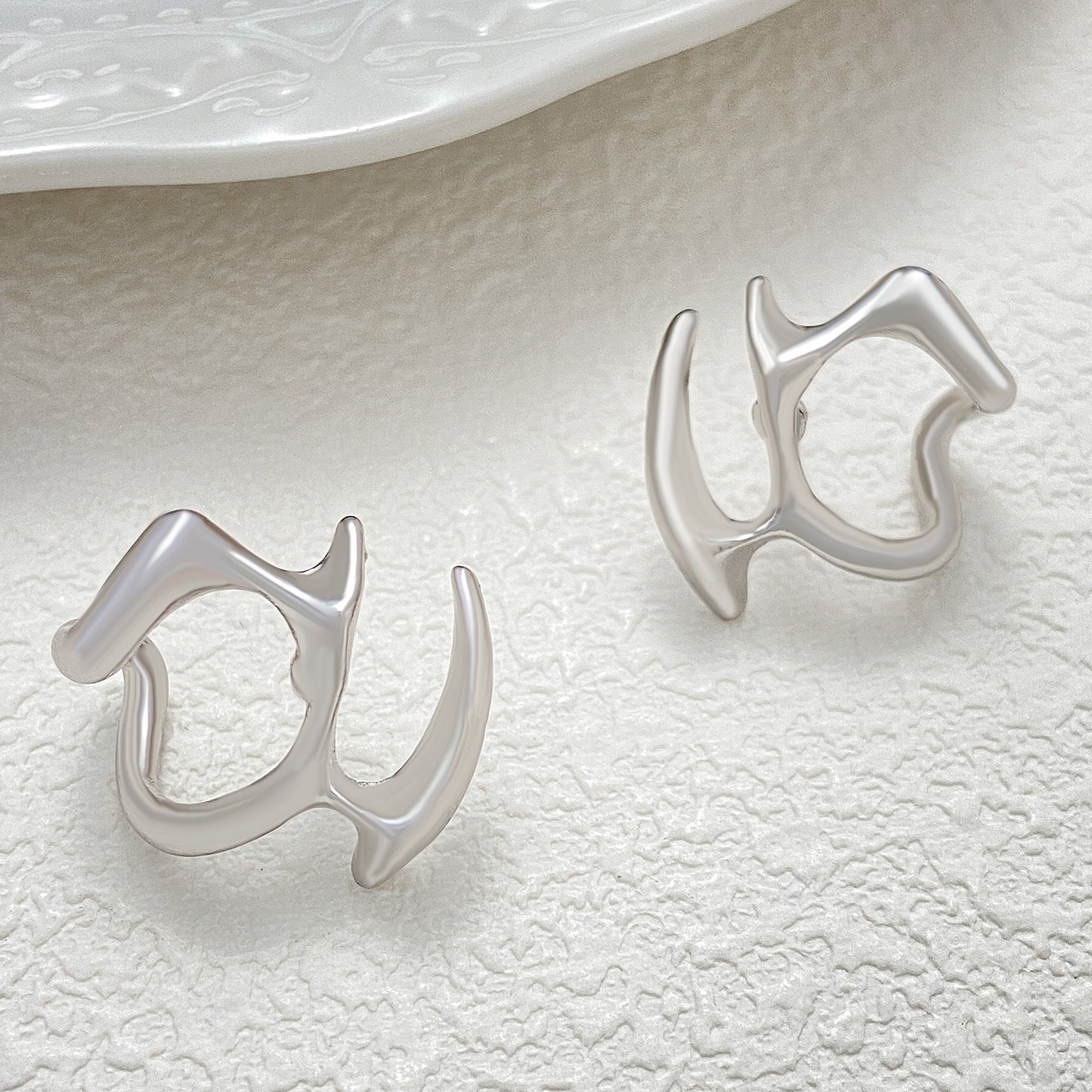 Liquid Hollow Ear Female Graceful Personality Creative Design Alloy Earrings