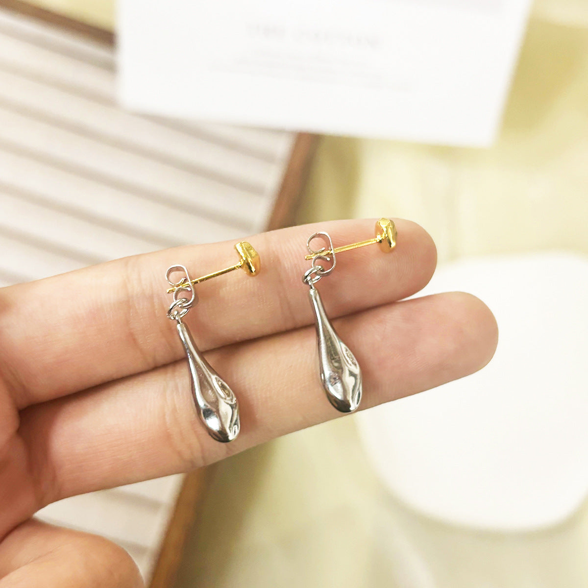 Design Advanced Simple Personality Fashion Gold-plated Earrings