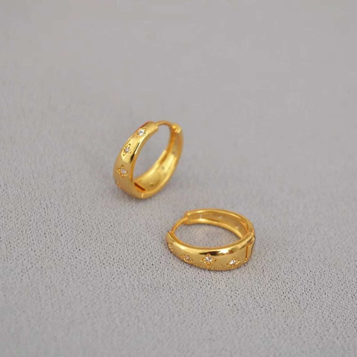 Women's Gold Emblem Inlaid Brass Plated Diamond Wild Earrings