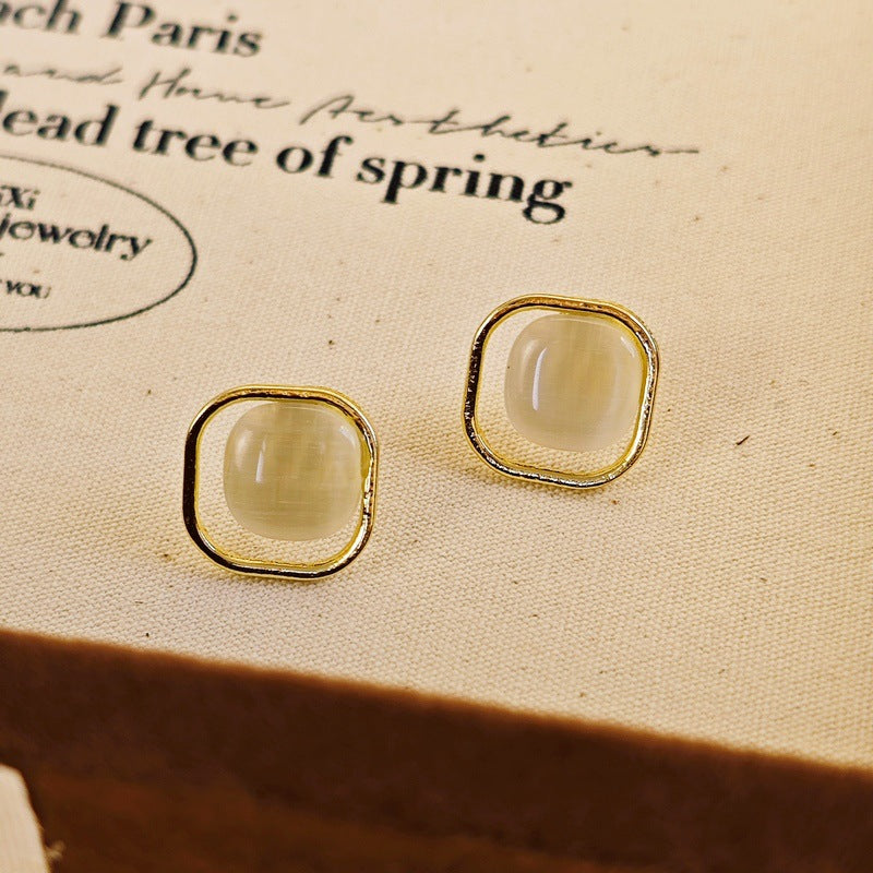 Women's Creative Simple Pearl Vintage Ornament Earrings