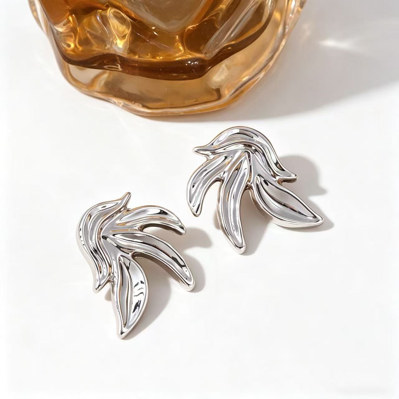 Women's Metal Texture Leaf-shaped Niche Trendy Personality Stud Earrings