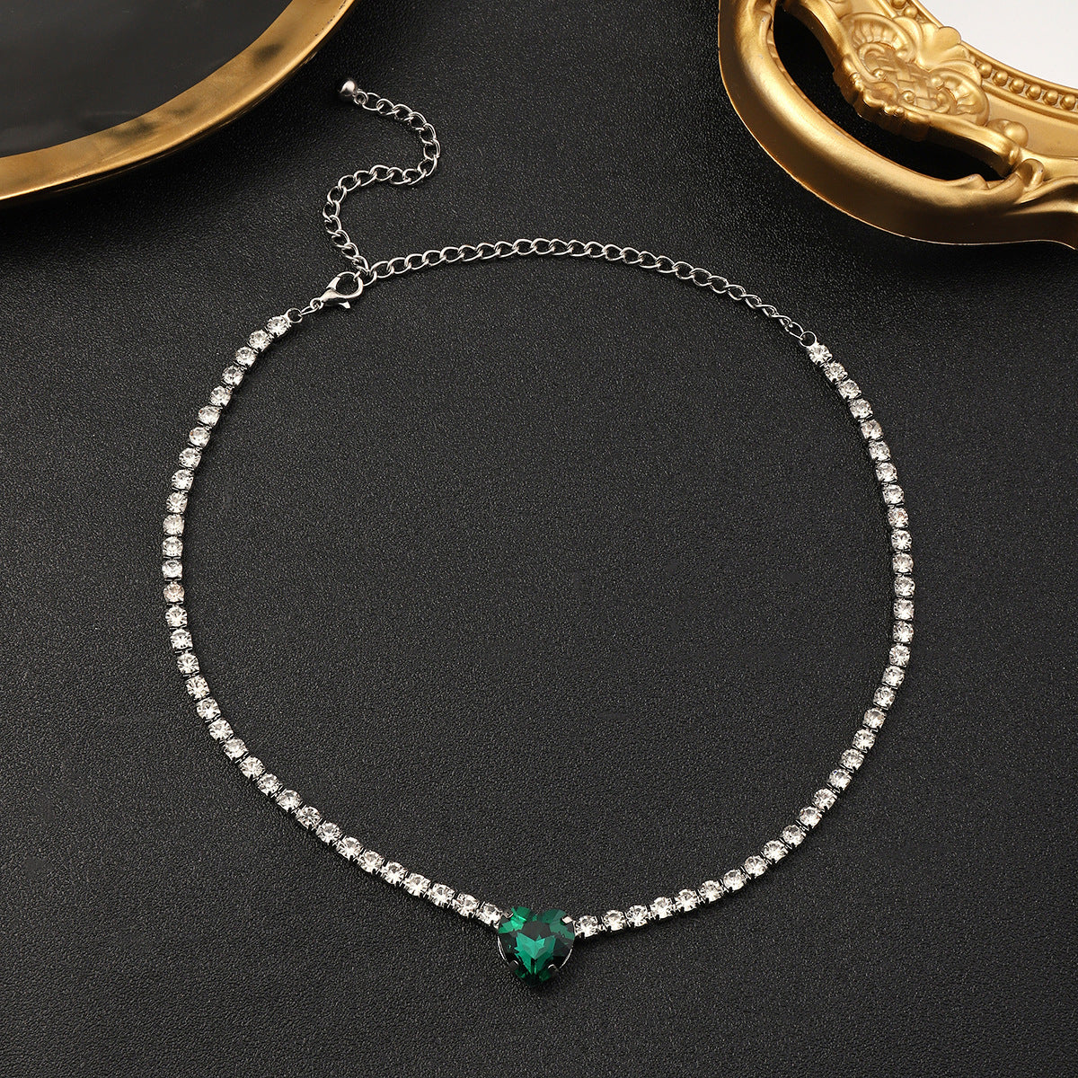 Women's Emerald Heart-shaped For Niche Design Clavicle Necklaces