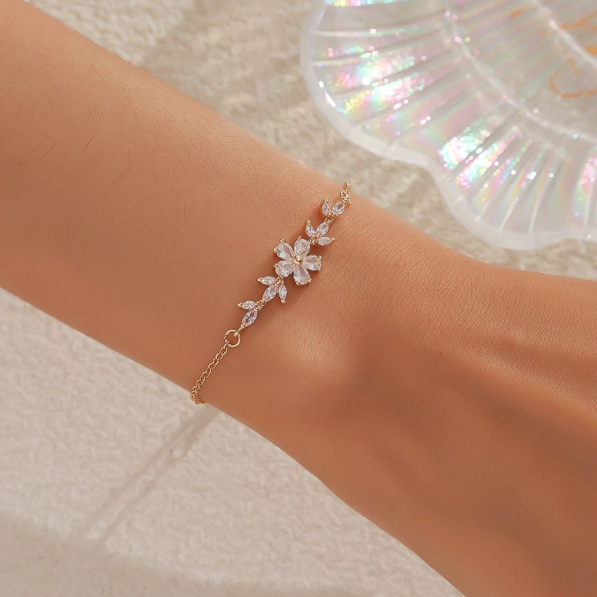Diamond Flower Leaf Niche Temperament Simple Affordable Luxury Fashion Bracelet