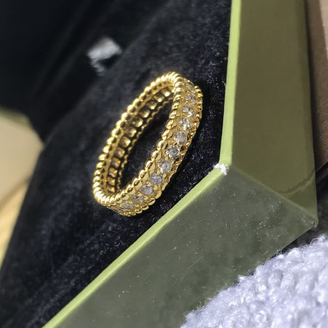 Clover Single Row Full Diamond Live Broadcast Ring