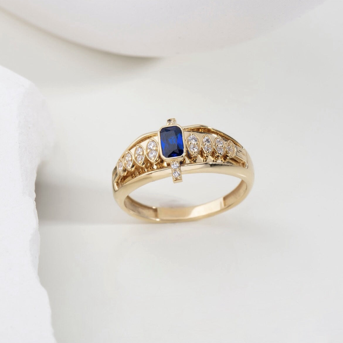 Women's Alloy Inlaid Red Sapphire Fashion Wedding Rings